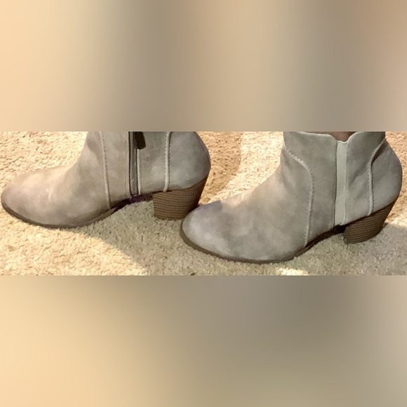 Vera wang simply Vera tan ankle boots - Picture 5 of 5